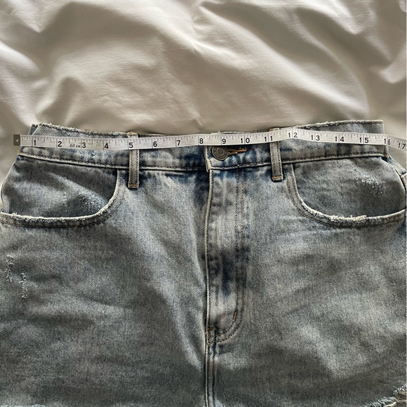 Show Me Your Mumu Tucson Shorts in Cloud Burst. Size 31 - Picture 10 of 11